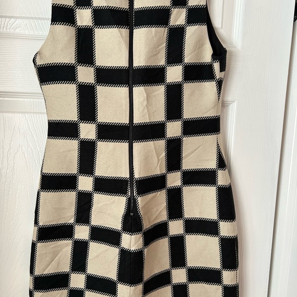Checkered Sleeveless Dress - Black and Beige - Picture 3 of 5